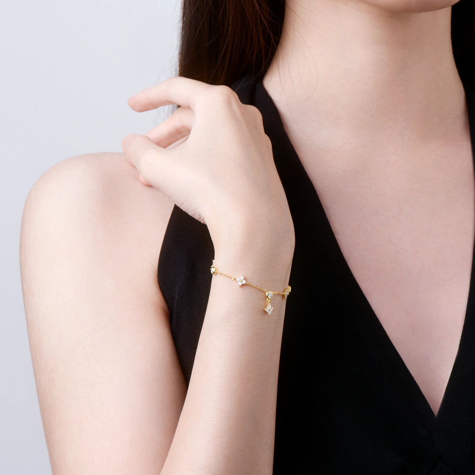Circle of Luck Clover Moissanite Bracelet
