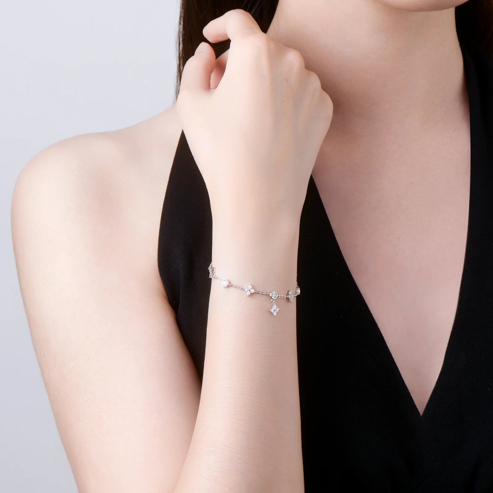 Circle of Luck Clover Moissanite Bracelet