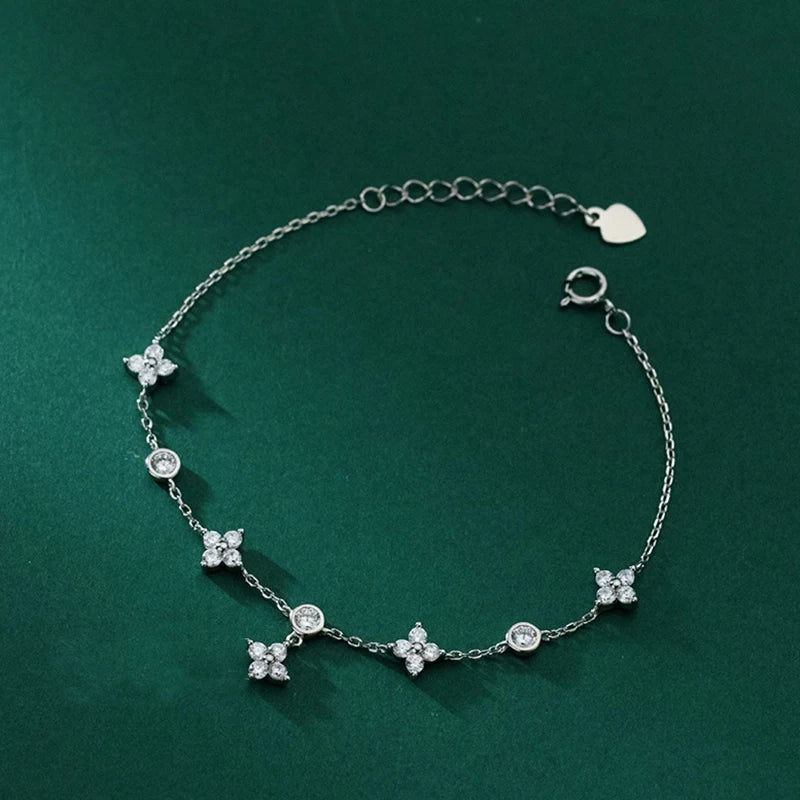Circle of Luck Clover Moissanite Bracelet